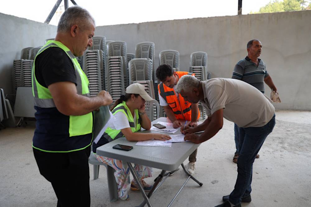  Antalya&rsquo;da yangından etkilenen &uuml;reticilere sera naylonu desteği sağlandı