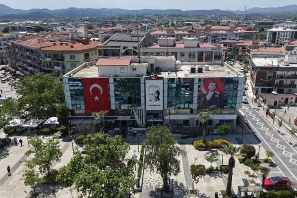 Menderes Belediyesi'nden kamuoyuna a&ccedil;ıklama: Eski duyuru yeni soruşturmayla ilgili değil