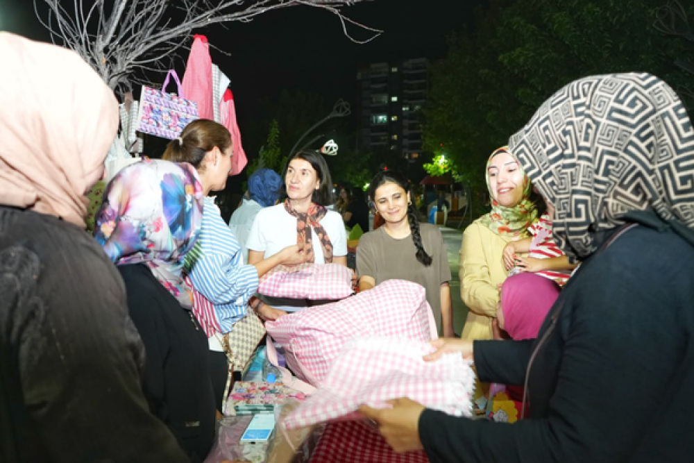 Kayapınar'da kadınların &uuml;rettiği &uuml;r&uuml;nler sergilendi