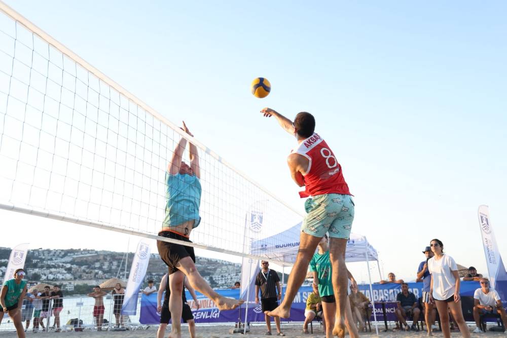 G&uuml;ndoğan&rsquo;da Plaj Voleybolu Şenliği sona erdi