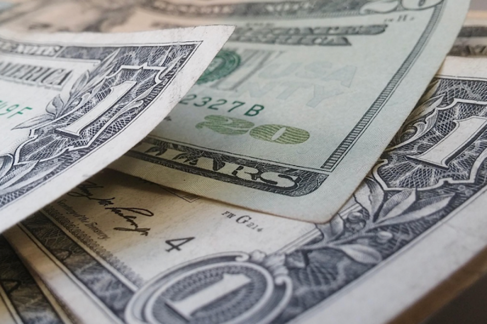 D&ouml;viz piyasasında dolar g&uuml;&ccedil;lenirken euro ve sterlin geriledi