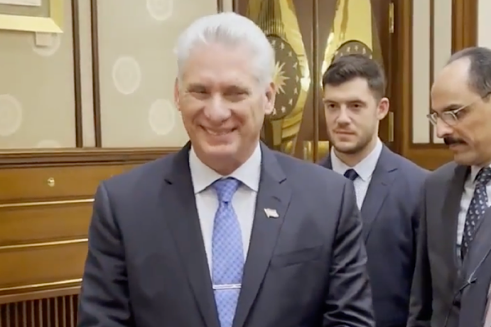 D&iacute;az-Canel, Putin&rsquo;in doğum g&uuml;n&uuml;n&uuml; kutladı