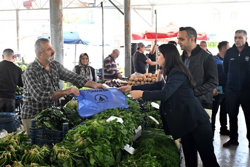 Muratpaşa Belediyesi pazarlarda tek tip önlük uygulaması başlattı