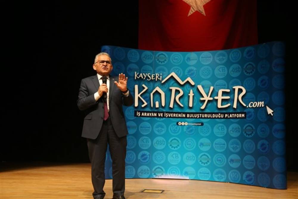 Başkan Büyükkılıç: Kayseri Kariyer Merkezi'miz 1 ayda 305 kişiye istihdam sağladı