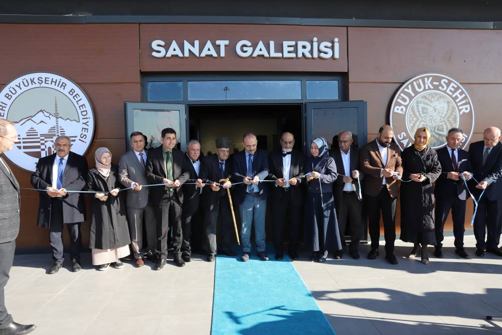 Kayseri'de Ulu Çınarların Gölgesinde Anılarla Filizlenen Değerler sergisi