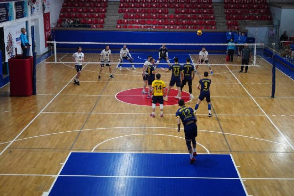 Düzce Belediyesi Erkek Voleybol Takımı, Yenişehir ekibini 3-1 mağlup etti