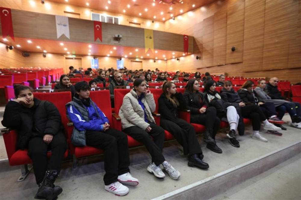 Van’da sporculara ‘Toplumsal Cinsiyet Eşitliği’ semineri düzenlendi 