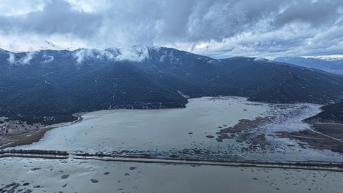Yaz aylarında kuruyan Avlan G&ouml;l&uuml;, yağışların ardından yeniden su tuttu