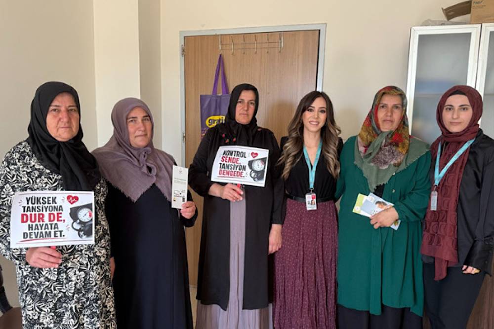 Kozluk'ta Halk Sağlığı Haftası kapsamında sağlık farkındalığı etkinliği d&uuml;zenlendi