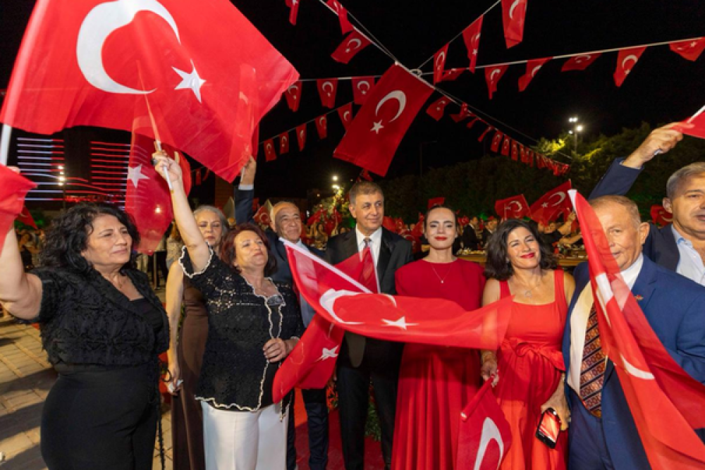 İzmir&rsquo;in kurtuluşunun 104. yılı resepsiyonla başladı