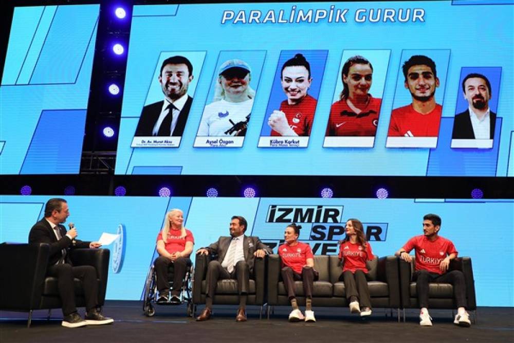 İzmir Spor Zirvesi’nde sporcular konuk edildi