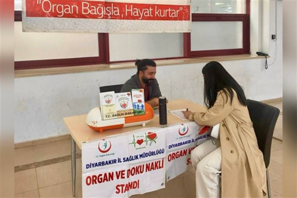 Diyarbakır Gazi Yaşargil Eğitim ve Araştırma Hastanesi'nde organ bağışı için stant açıldı