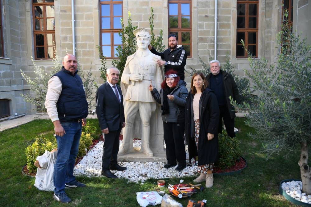 Keşan Kent Müzesi’nin önünde yer alan Atatürk büstüne restorasyon yapılacak