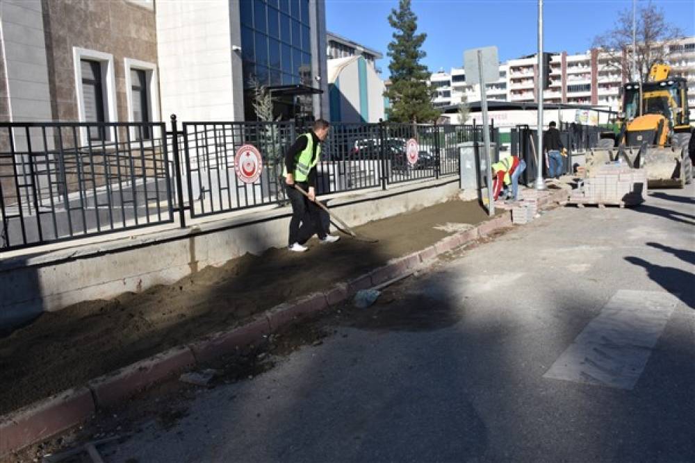 Siirt’te kaldırım taşı çalışmaları devam ediyor