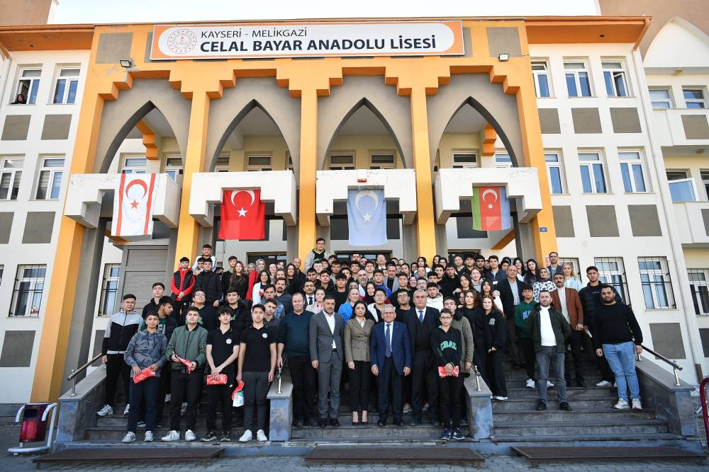 Başkan Büyükkılıç, Celal Bayar Anadolu Lisesi öğrencileri ile buluştu