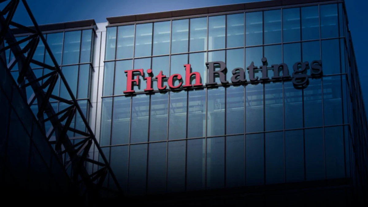 Fitch'ten k&uuml;resel ekonomi raporu: Sekt&ouml;r g&ouml;r&uuml;n&uuml;m&uuml; 'n&ouml;tr' seviyesinden 'k&ouml;t&uuml;leşiyor'a d&uuml;ş&uuml;r&uuml;ld&uuml;