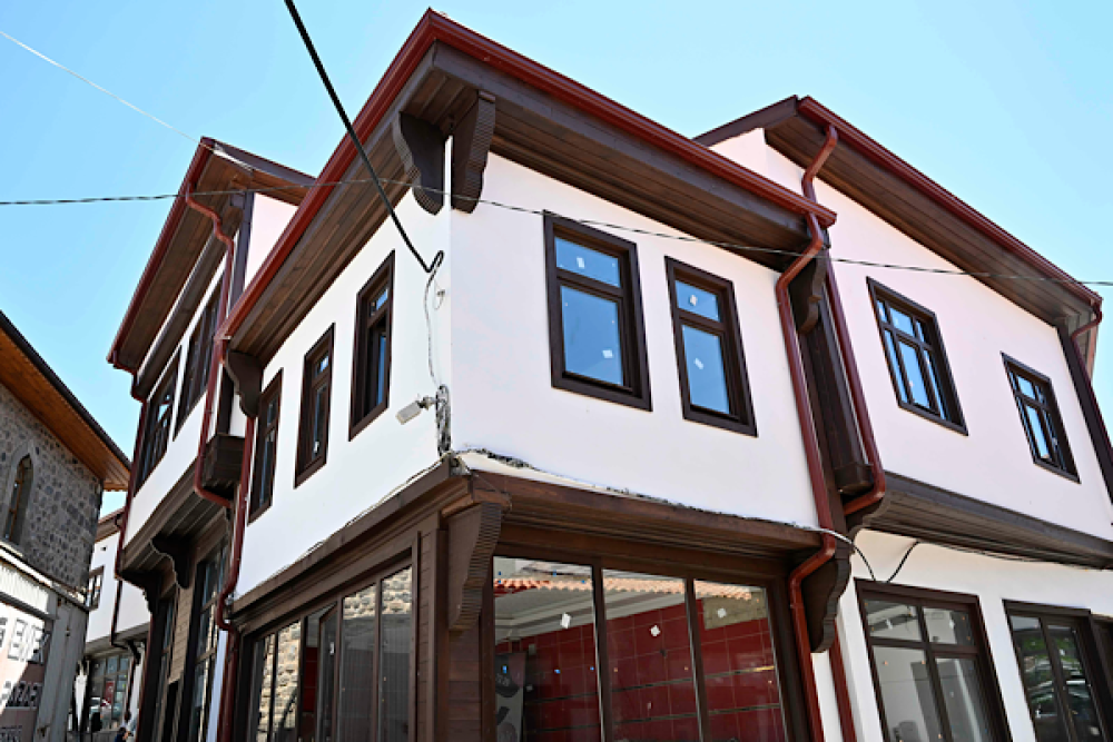 G&uuml;d&uuml;l&rsquo;de tarihi yapılar restore edildi