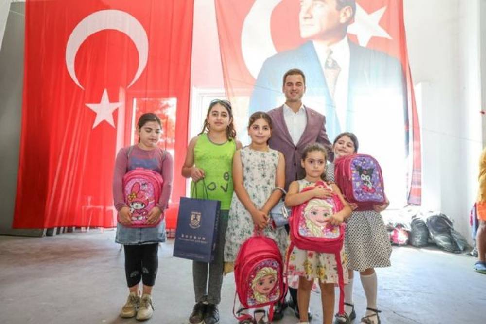 Bodrum Belediyesi 1250 &ouml;ğrenciye kırtasiye ve burs desteği sağladı