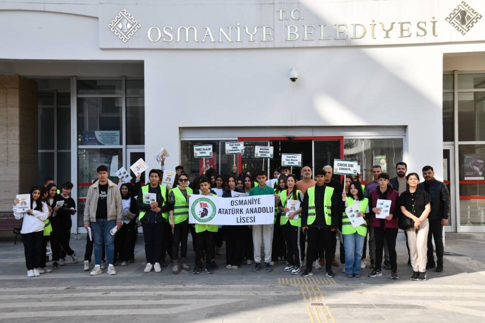 Öğrenciler, sigara izmariti kirliliğine dikkat çekti