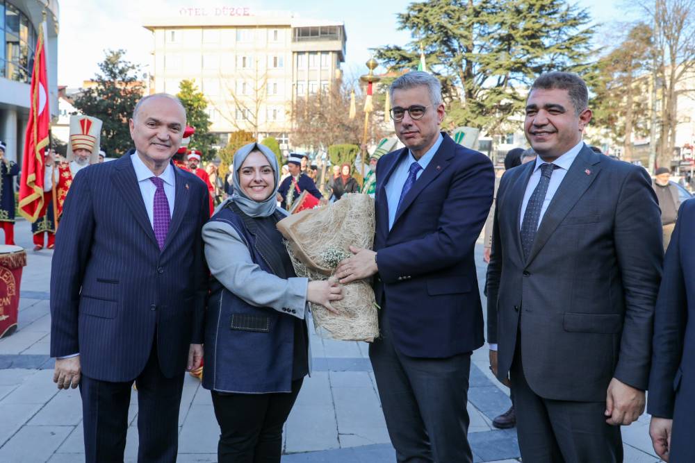 Bakan Memişoğlu, Düzce Belediyesi'ni ziyaret etti