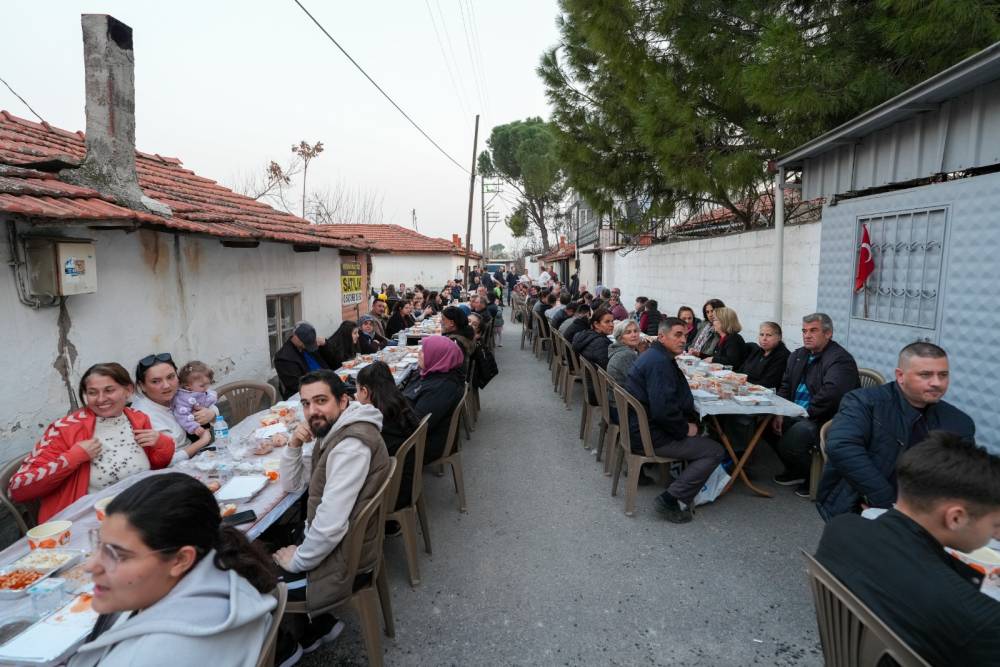 Başkan Zeyrek Akhisar’da Balkan göçmenleri ile iftarda buluştu