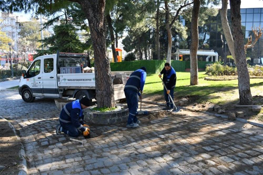 Manisa Büyükşehir, parklarda bakım ve onarım çalışmalarını sürdürüyor