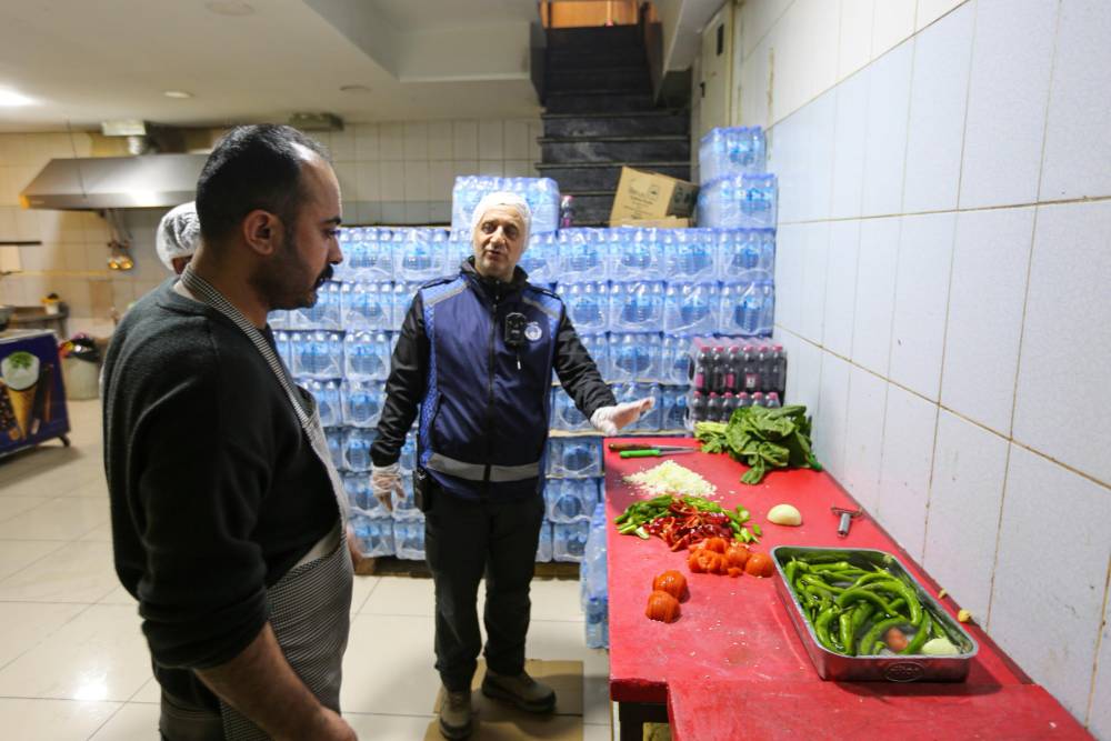 Van Büyükşehir Belediyesi Zabıtasından iftar öncesi lokantalara denetim