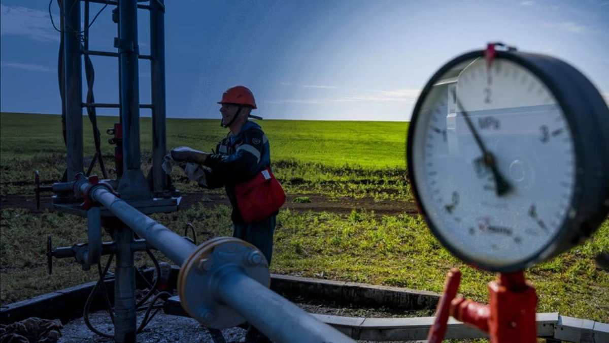 Petrol piyasasında sert d&uuml;ş&uuml;ş: Trump'ın savaşın bitebileceği sinyali fiyatları geriletti