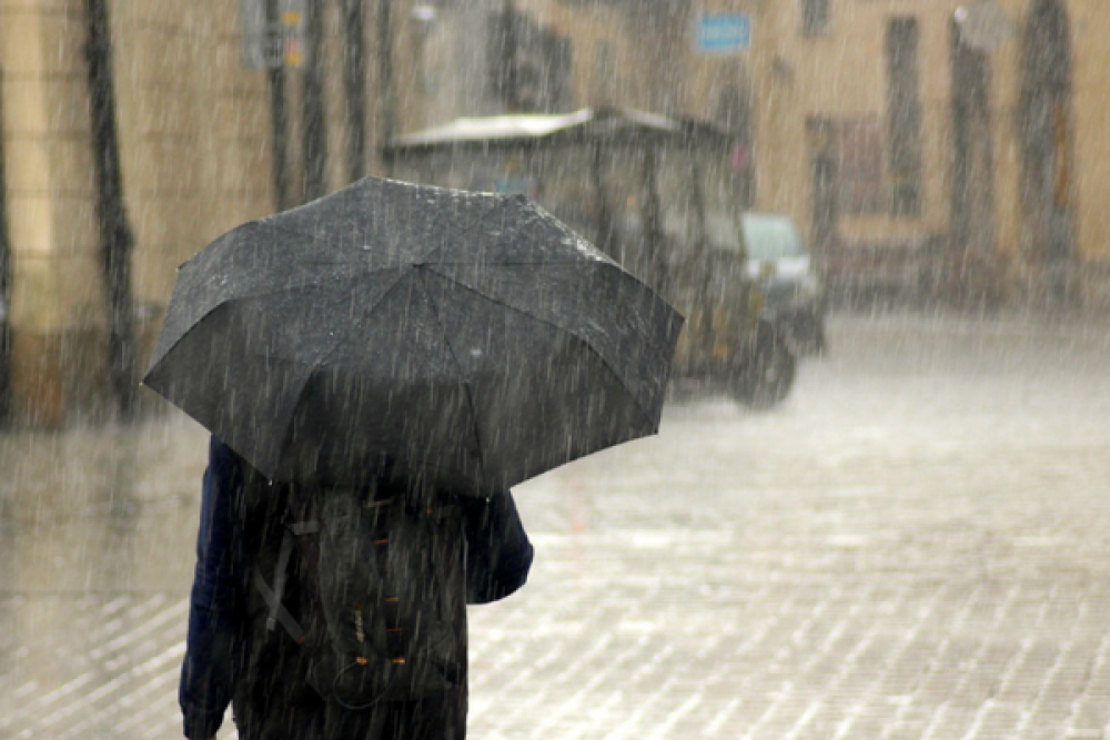 Meteoroloji&rsquo;den kuvvetli yağış ve r&uuml;zgar uyarısı: 40-60 km/saat esecek
