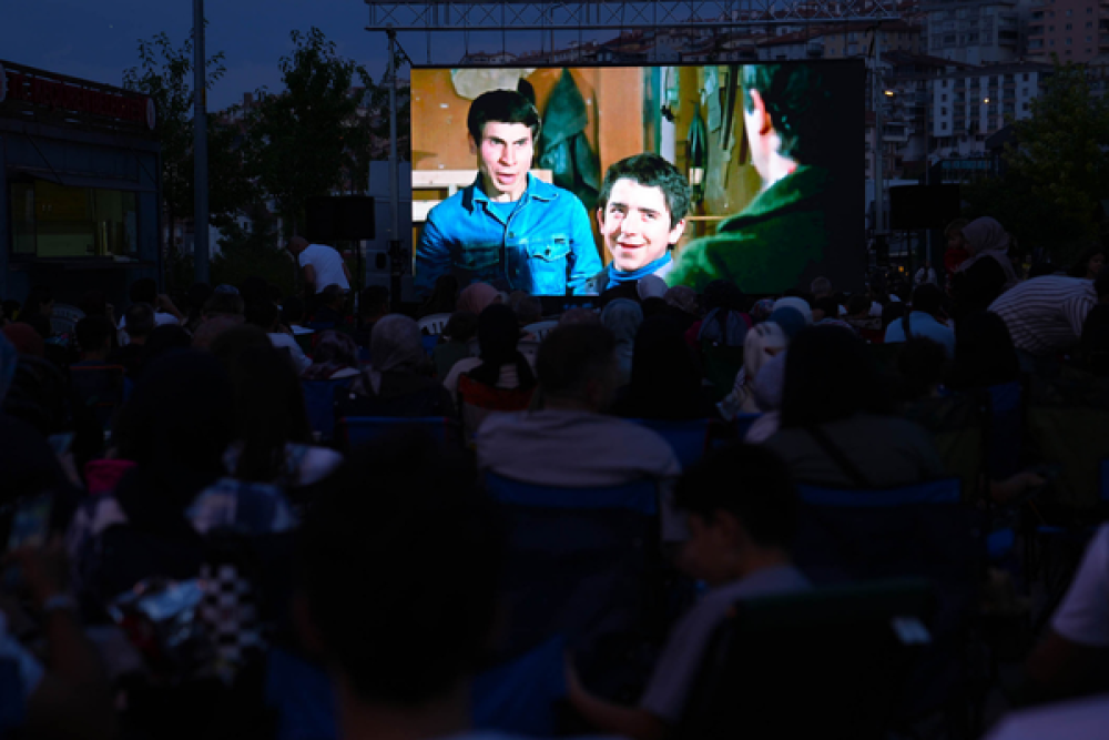 Ke&ccedil;i&ouml;renliler A&ccedil;ık Hava Sinema G&uuml;nleri'nde buluştu
