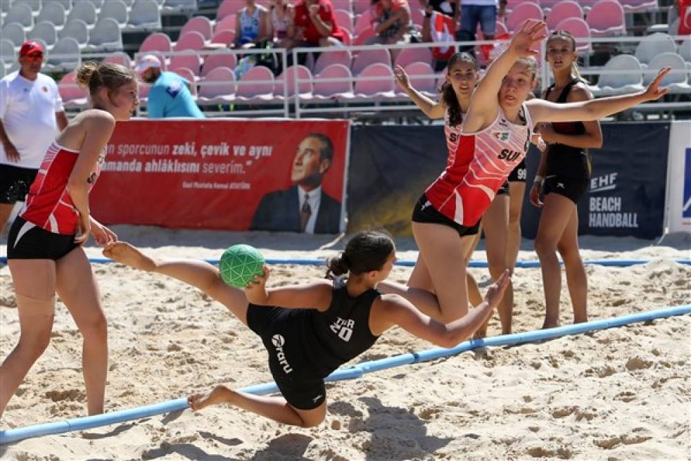Bodrum&rsquo;da plaj voleybolu şenliği 