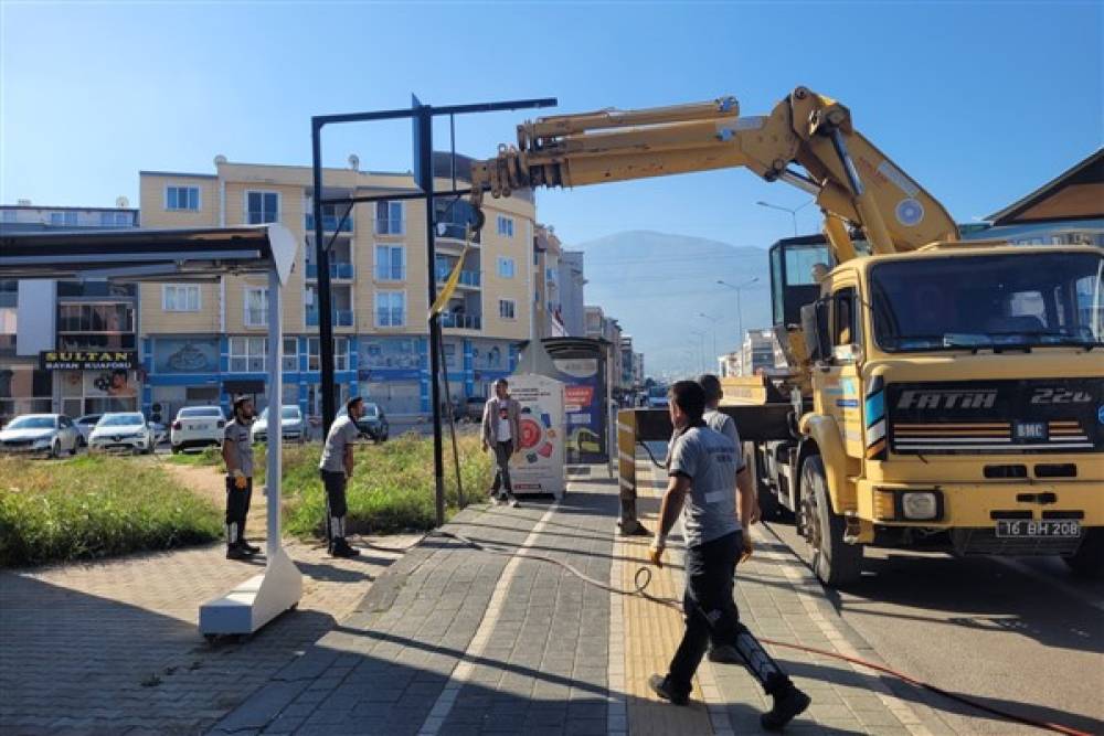 Bursa’da yönetmeliğe uymayan tabela, afiş ve totemler kaldırıldı 