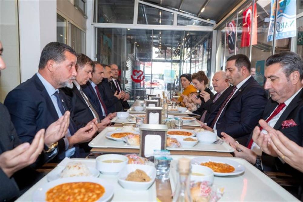 Başkan Tugay, Atatürk için düzenlenen hayır yemeğine katıldı  