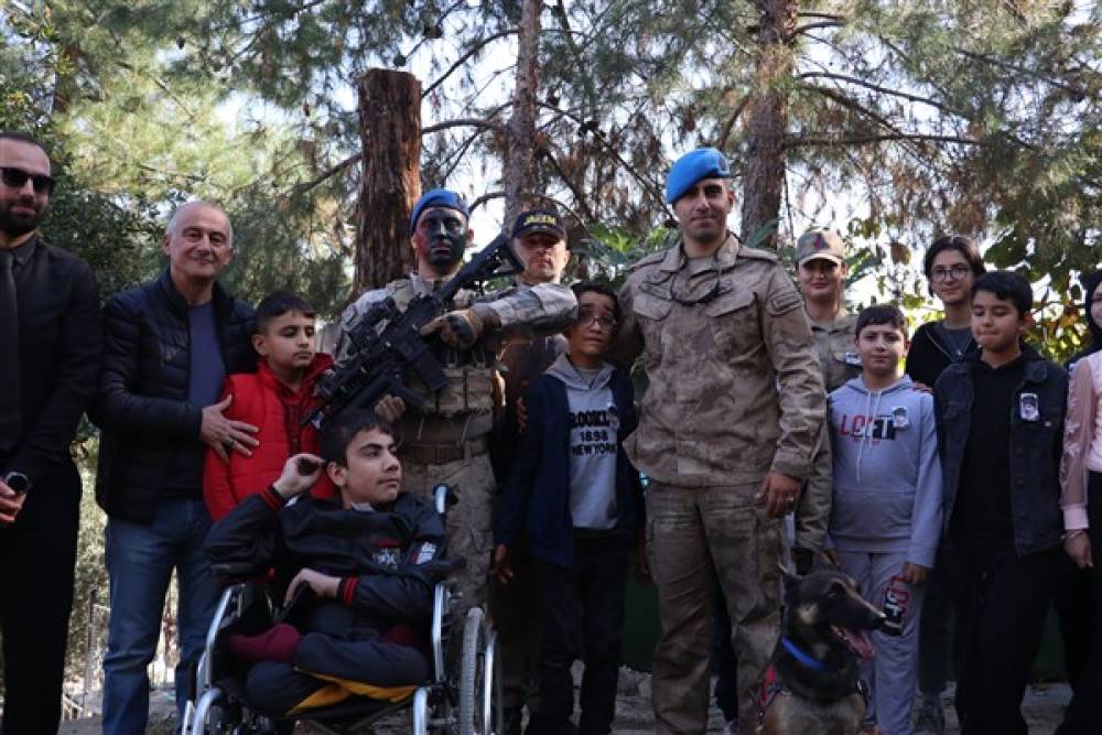 Şanlıurfa’da jandarma ekiplerinden Elele Rehabilitasyon Merkezi'ne ziyaret