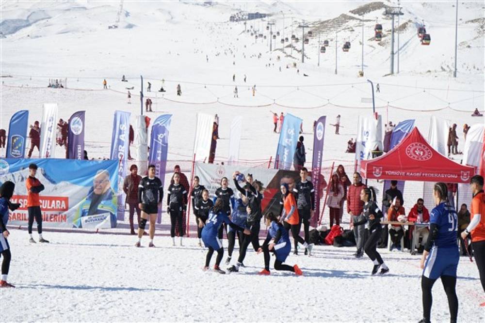 Erciyes’te Kar Ragbi Türkiye Şampiyonası başladı