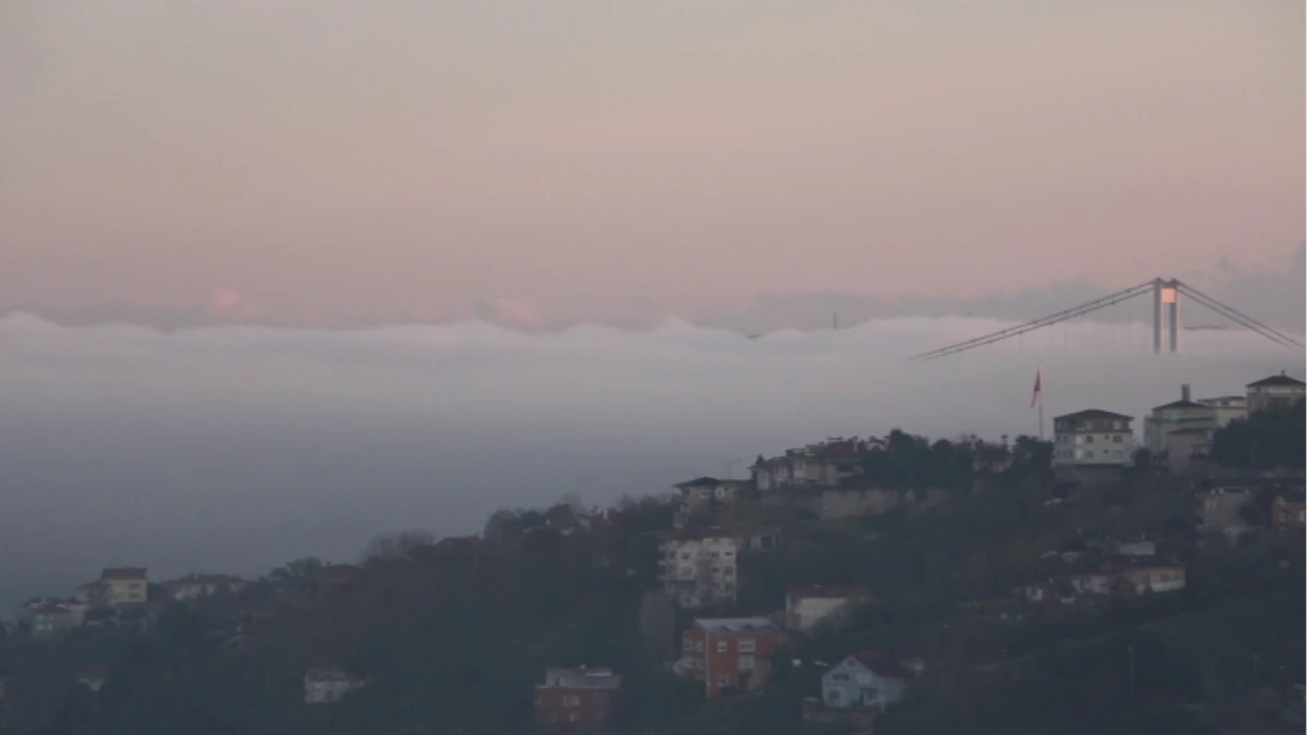 İstanbul Boğazı'nda yoğun sis: K&ouml;pr&uuml; g&ouml;r&uuml;nmez hale geldi