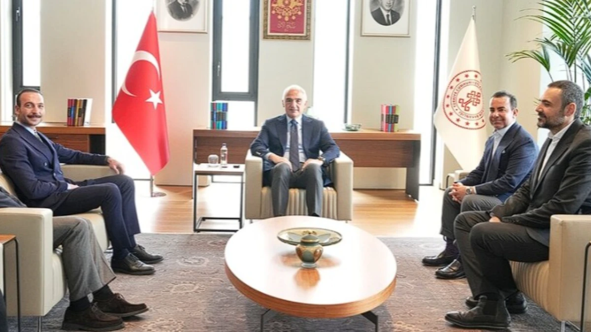 Bakan Ersoy, oyuncu G&ouml;rkem Sevindik ile bir araya geldi