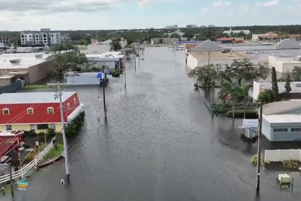 Milton kasırgası, Florida'yı sel ve hasarla baş başa bıraktı