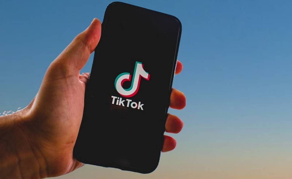 TikTok, yapay zeka içerik denetimine geçişte yüzlerce kişiyi işten çıkarıyor