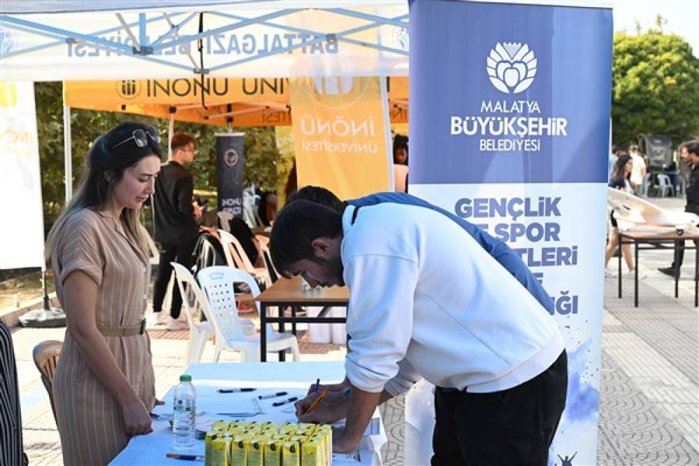 İnönü Üniversitesi Kampüsü’nde tanıtım ve bilgilendirme standı açıldı