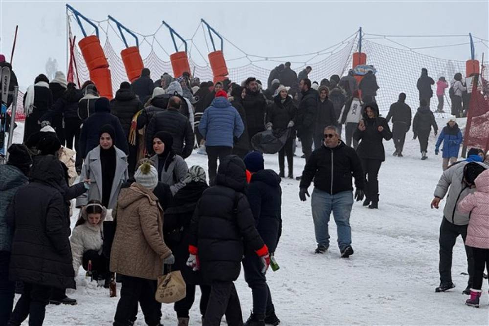 Yerli ve yabancı turistler, Uludağ’ı ziyaret ediyor