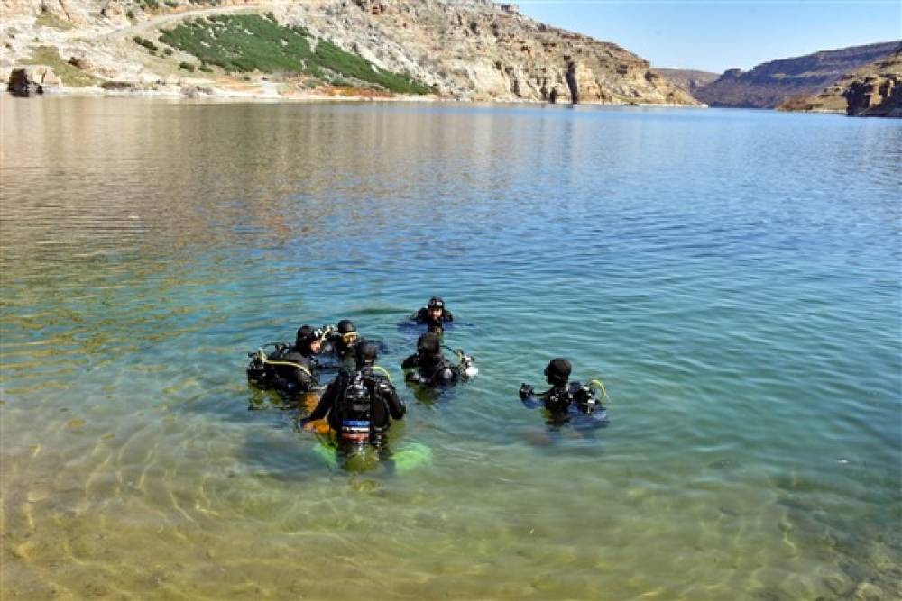 Diyarbakır Su Altı Arama Kurtarma ekibi, Dicle Barajı’nda tatbikat yaptı