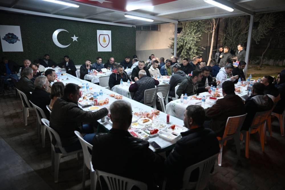 Başkan Eşki, İzmir Posta Güvercini Sevenler Derneği’nin sahur programına katıldı