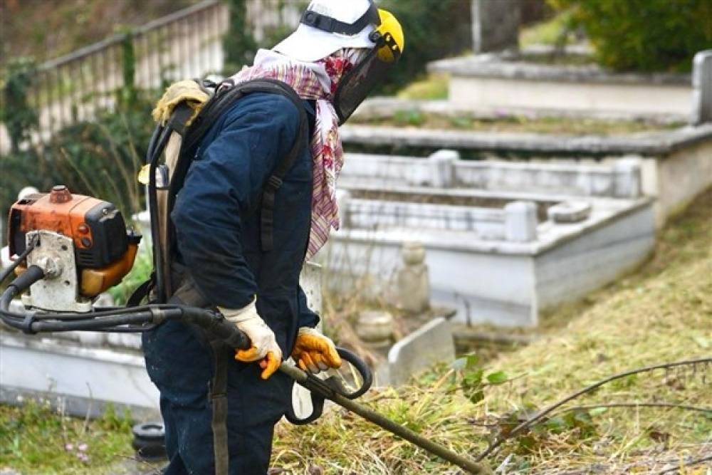 Giresun Belediyesi, mezarlıklarda temizlik ve bakım çalışması başlattı