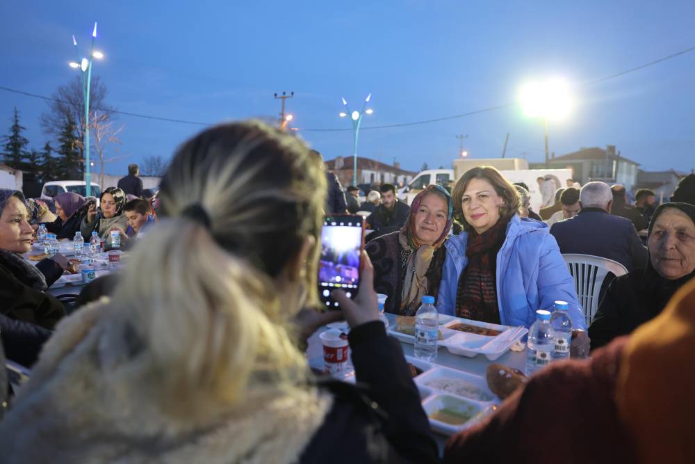 Başkan Ünlüce: Dayanışmanın ruhunu iftar sofralarımızda hep birlikte yaşıyoruz