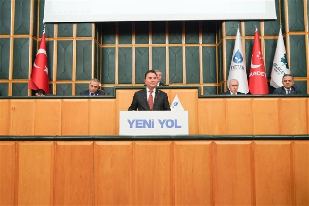 Babacan: Tarih çekimser kalanları değil, taşın altına bedenini koyanları yazar