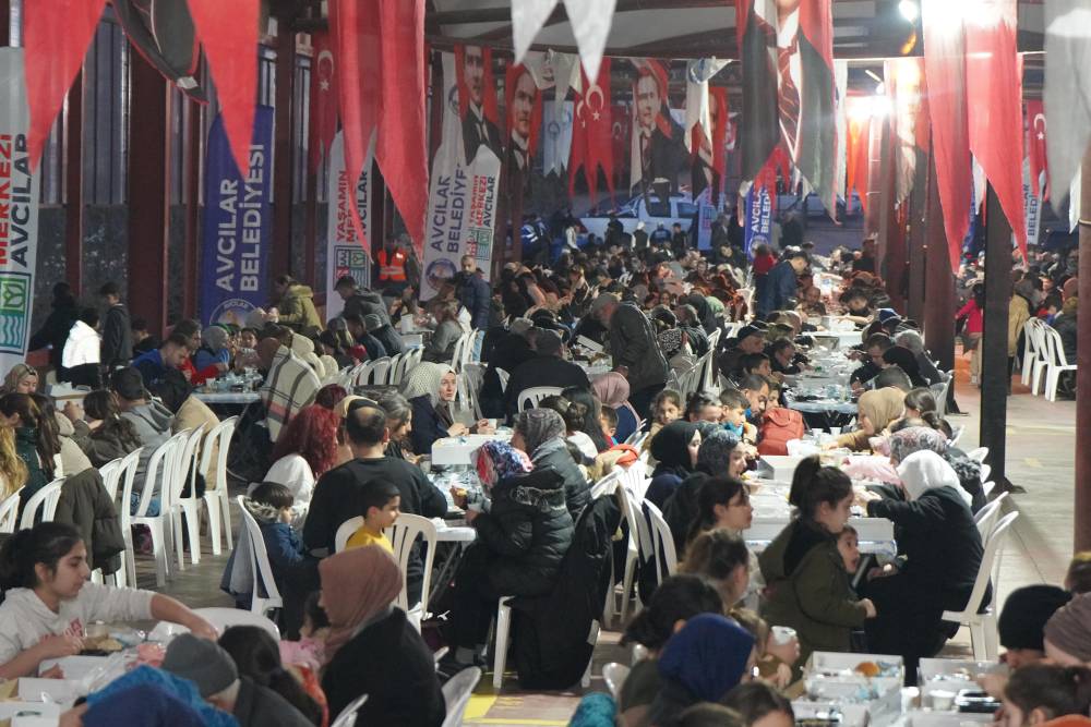 Başkan Çaykara, Gümüşpala mahallesinde iftar sofrasına katıldı