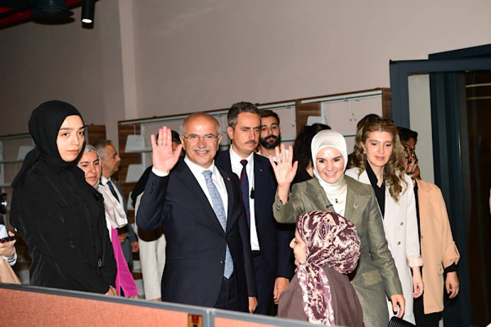  Bakan G&ouml;ktaş, Malatya Şehir K&uuml;t&uuml;phanesi&rsquo;ni ziyaret etti