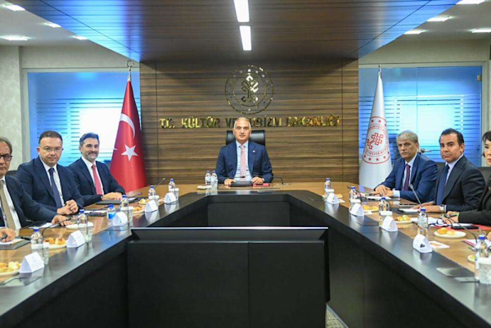 Bakan Ersoy, Hizmet İhracat&ccedil;ıları Birliği y&ouml;netimini kabul etti