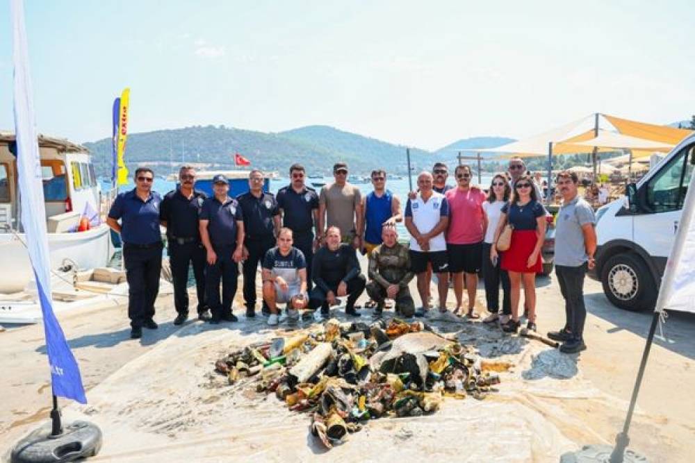 G&ouml;lk&ouml;y&rsquo;de deniz dibi temizliği